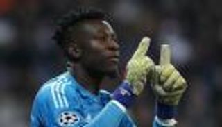 أياكس يخطط لحرمان برشلونة من حارسه