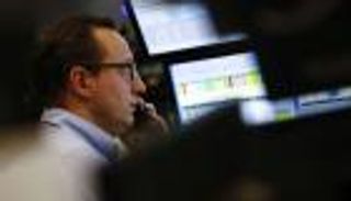 الأسهم الأوروبية تكافح لتزيح التشاؤم حيال النمو عن كاهلها