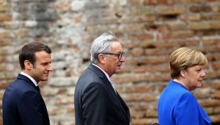 ميركل ويونكر وماكرون