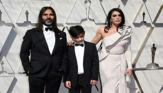 نادين لبكي برفقة زوجها خالد مزنر والطفل زين الرافعي بطل "كفرناحوم"