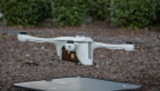 "يو بي إس" تطلق خدمة نقل الطرود بطائرات دون طيار