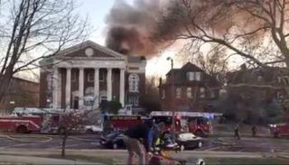 حريق كبير في متحف للوثائق النادرة في أمريكا