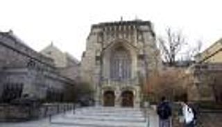 جامعة أمريكية تطرد طالبة دفعت رشوة للالتحاق بها