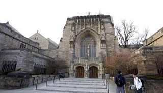 جامعة أمريكية تطرد طالبة دفعت رشوة للالتحاق بها 