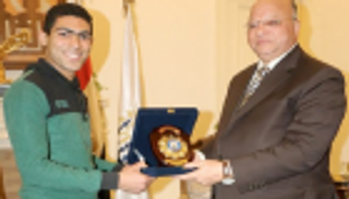 "سبايدر مان" المصري يروي لـ"العين الإخبارية" قصة إنقاذ أسرة من النيران