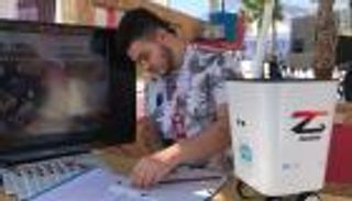 الإمارات.. طلاب يبتكرون حاوية قمامة ذكية تخدم أصحاب الهمم وكبار السن