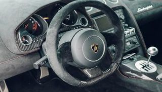 "لامبورجيني" تتخلى للأبد عن ناقل الحركة اليدوي