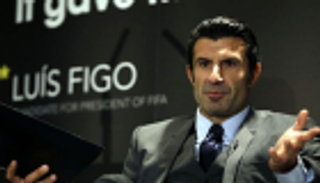 فيجو يكشف سر انتقاله من برشلونة إلى ريال مدريد