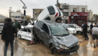 شبكة كهرباء إيران تتكبد خسائر فادحة جراء فيضانات غير مسبوقة