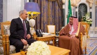 خادم الحرمين الشريفين الملك سلمان بن عبدالعزيز والمشير خليفة حفتر