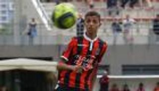 موهبة جزائرية جديدة تبهر أنشيلوتي "الابن" في نابولي