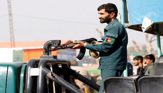 أحد عناصر الشرطة الأفغانية 