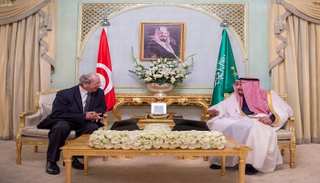 الملك سلمان بن عبدالعزيز آل سعود خلال استقبال محمد الناصر