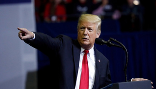 الرئيس الأمريكي دونالد ترامب يجدد انتقاداته للبنك المركزي