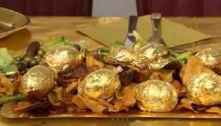 طبق من "وجبات العشاء الذهبي" 