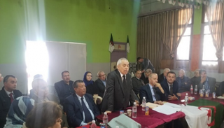 قيادات الحزب الحاكم بالجزائر يجتمعون للإطاحة بمنسق الحزب معاذ بوشارب