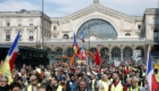 بالصور.. "السترات الصفراء" في شوارع فرنسا للمرة الـ20