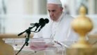 البابا فرنسيس: بناء الجسور بين البشر يتطلب العيش تحت راية الأخوة والصداقة