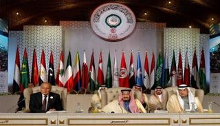 خادم الحرمين الشريفين الملك سلمان بن عبدالعزيز في القمة العربية بتونس - رويترز