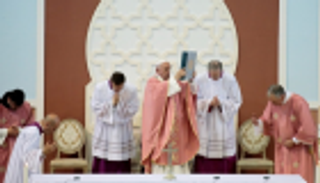 بالصور.. ‎البابا فرنسيس يترأس قداسا حاشدا في ختام زيارته للمغرب