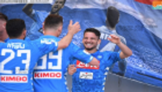 نابولي يصعق روما برباعية في الدوري الإيطالي