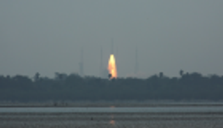 للمرة الأولى.. صاروخ هندي يضع أقمارا صناعية في 3 مدارات مختلفة