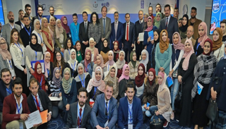 الشباب المشارك في ورش 