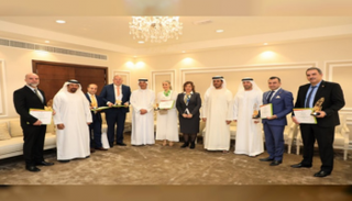 جانب من لقاء رئيس دائرة الثقافة بالشارقة والشعراء اللبنانيين