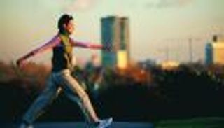 دراسة: المشي السريع يقي من التهاب المفاصل