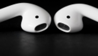 أبل تتربع على عرش مبيعات السماعات اللاسلكية بفضل سماعاتها AirPods