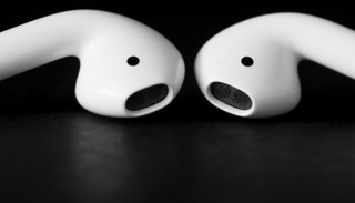 أبل تتربع على عرش مبيعات السماعات اللاسلكية