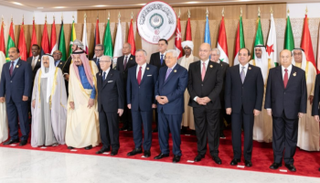 صورة جماعية للقادة العرب المشاركين في قمة تونس