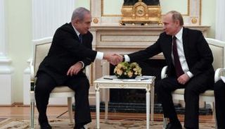 نتنياهو وبوتين خلال لقائهما في فبراير الماضي