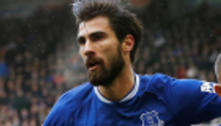 إيفرتون يقرر شراء جوميز من برشلونة