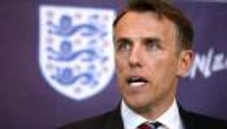 مدرب إنجلترا للسيدات يوجه رسالة لكبار البريمييرليج