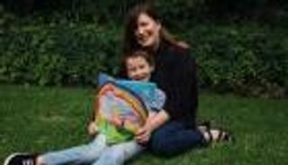 سيدة تحول إصابة ابنها بالتوحد لقصة نجاح.. ألفت كتابا عن مواجهة المرض