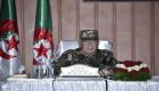 "الدفاع الجزائرية" تنفي شائعة إقالة رئيس أركان الجيش