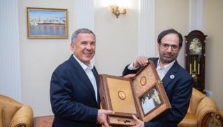 الدكتور علي راشد النعيمي والرئيس رستم مينيخانوف