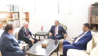 جانب من لقاء نائب وزير الخارجية اليمني مع السفير التشيكي