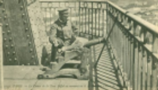 بالصور.. مدفع برج إيفل للبيع بـ20 ألف يورو