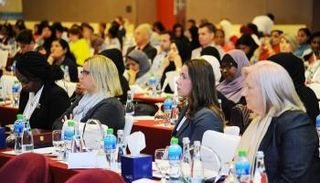 عدد من المشاركين في مؤتمر "تميّز التمريض"