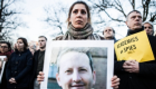 90 ألف توقيع لإنقاذ أكاديمي سويدي من الإعدام بإيران