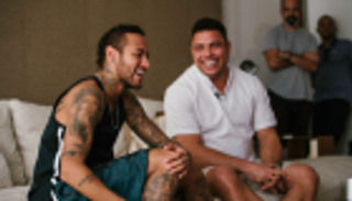 الظاهرة رونالدو يلوح بالعودة من الاعتزال