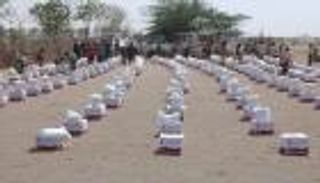 الإمارات توزع 80 طنا من المواد الغذائية على أهالي الدريهمي باليمن