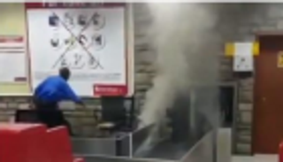 بالصور.. حريق بمطار في كينيا وإجلاء المسافرين والموظفين