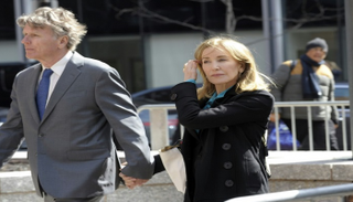 مثول ممثلتين شاركتا في فضيحة الجامعات الأمريكية