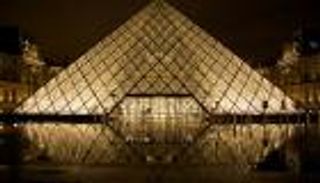 ليلة في هرم اللوفر الزجاجي.. المتحف الفرنسي يحيي ذكرى افتتاحه بمسابقة