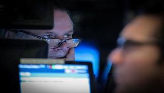 تباين مؤشرات الأسهم الأمريكية عند الفتح