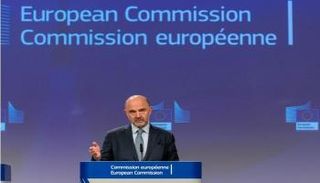 بيير موسكوفيتشي مفوض الاتحاد الأوروبي للشؤون الاقتصادية والمالية