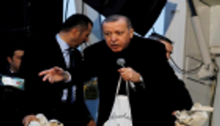 سلطات أردوغان تحظر المظاهرات في مدينة فاز قيادي كردي برئاسة بلديتها